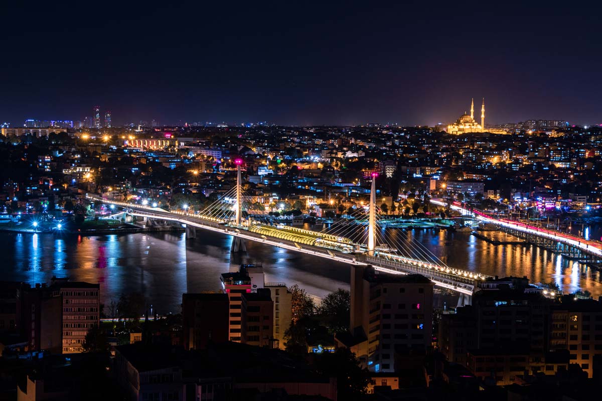 Istanbul-at-Night-Featured