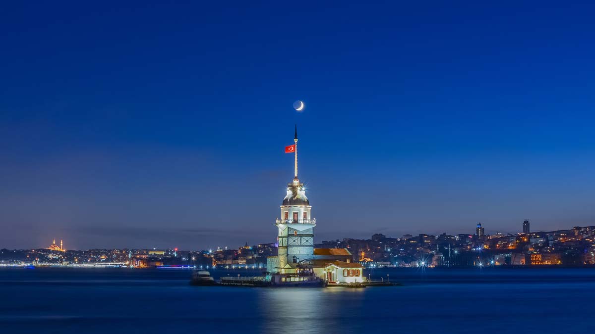 Maiden-Tower-Istanbul-Night