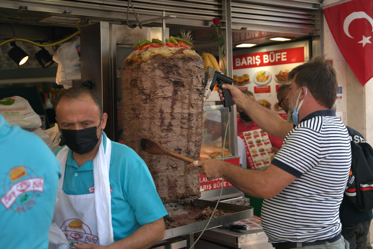 istanbul tourist street