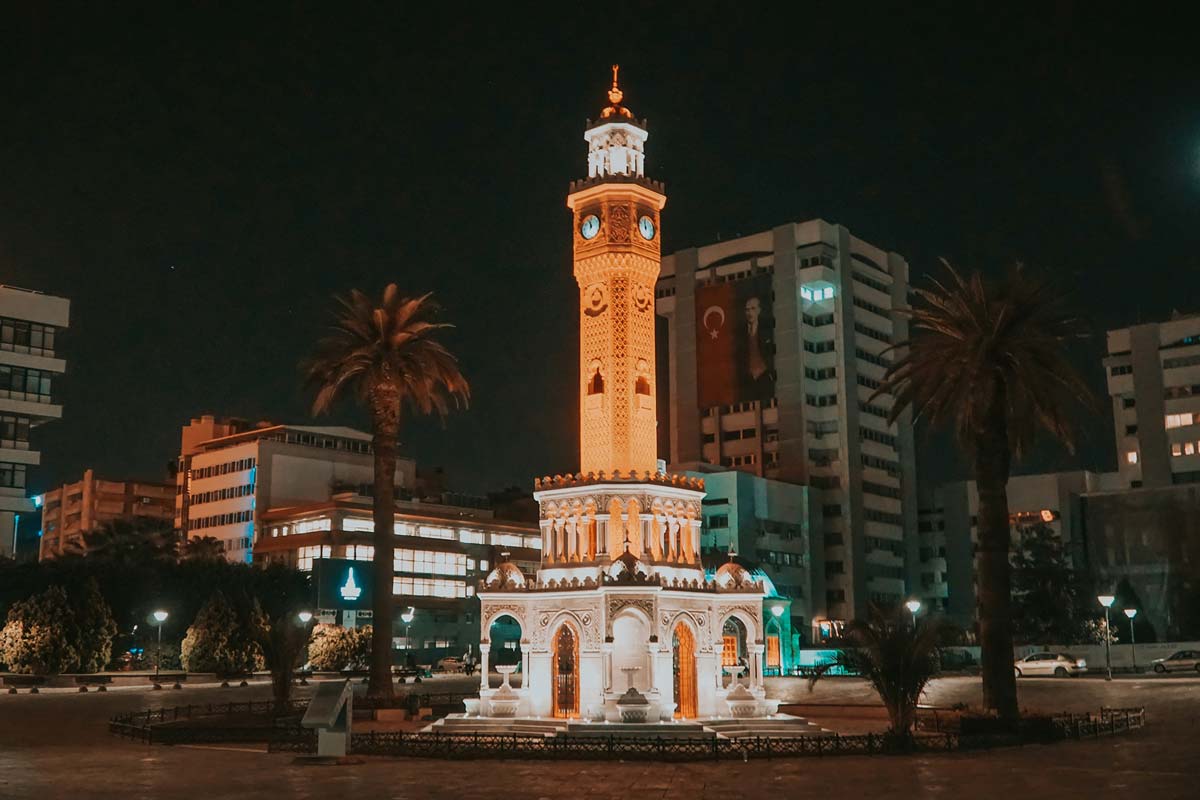 Is-Izmir-Safe-At-Night-Featured