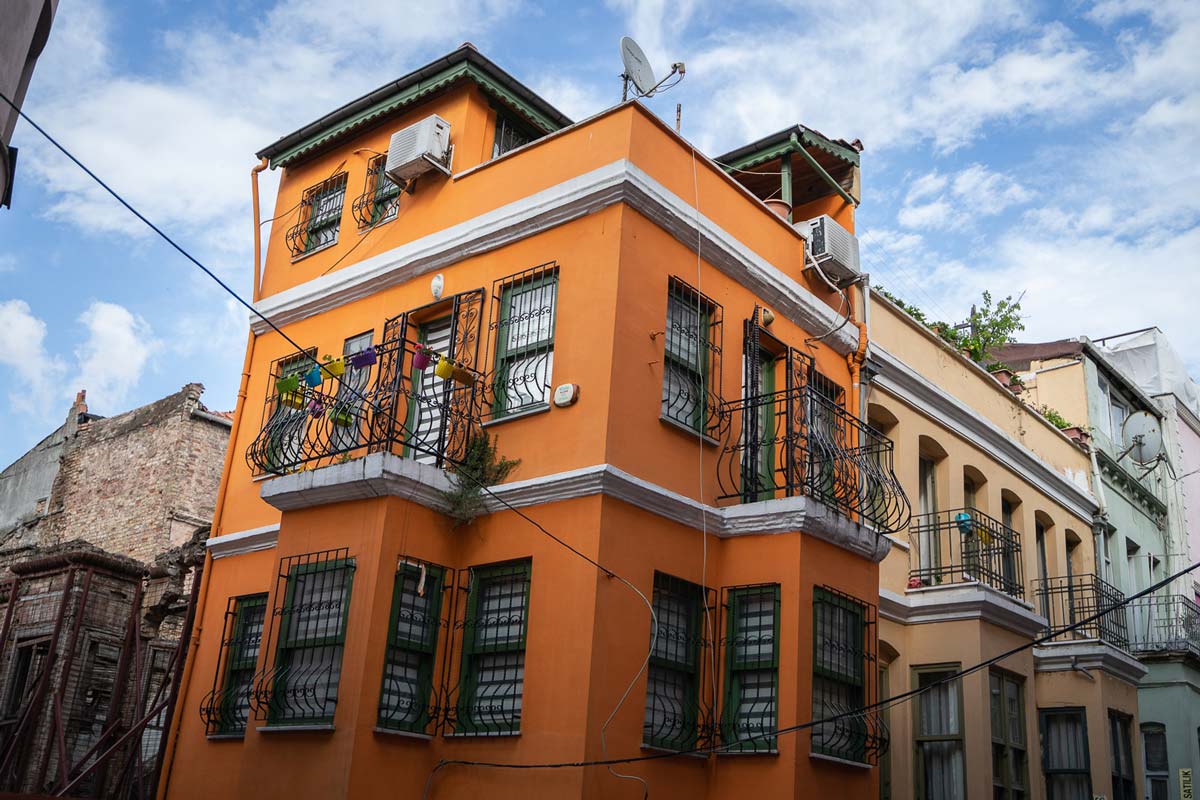 Vibrant-building-Balat