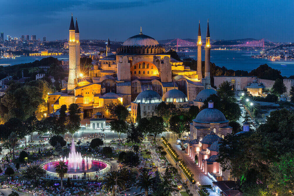 istanbul at ramadan at night