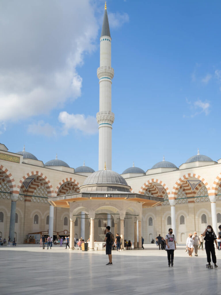 How To Visit The Grand Camlica Mosque Istanbul - The Turkey Traveler