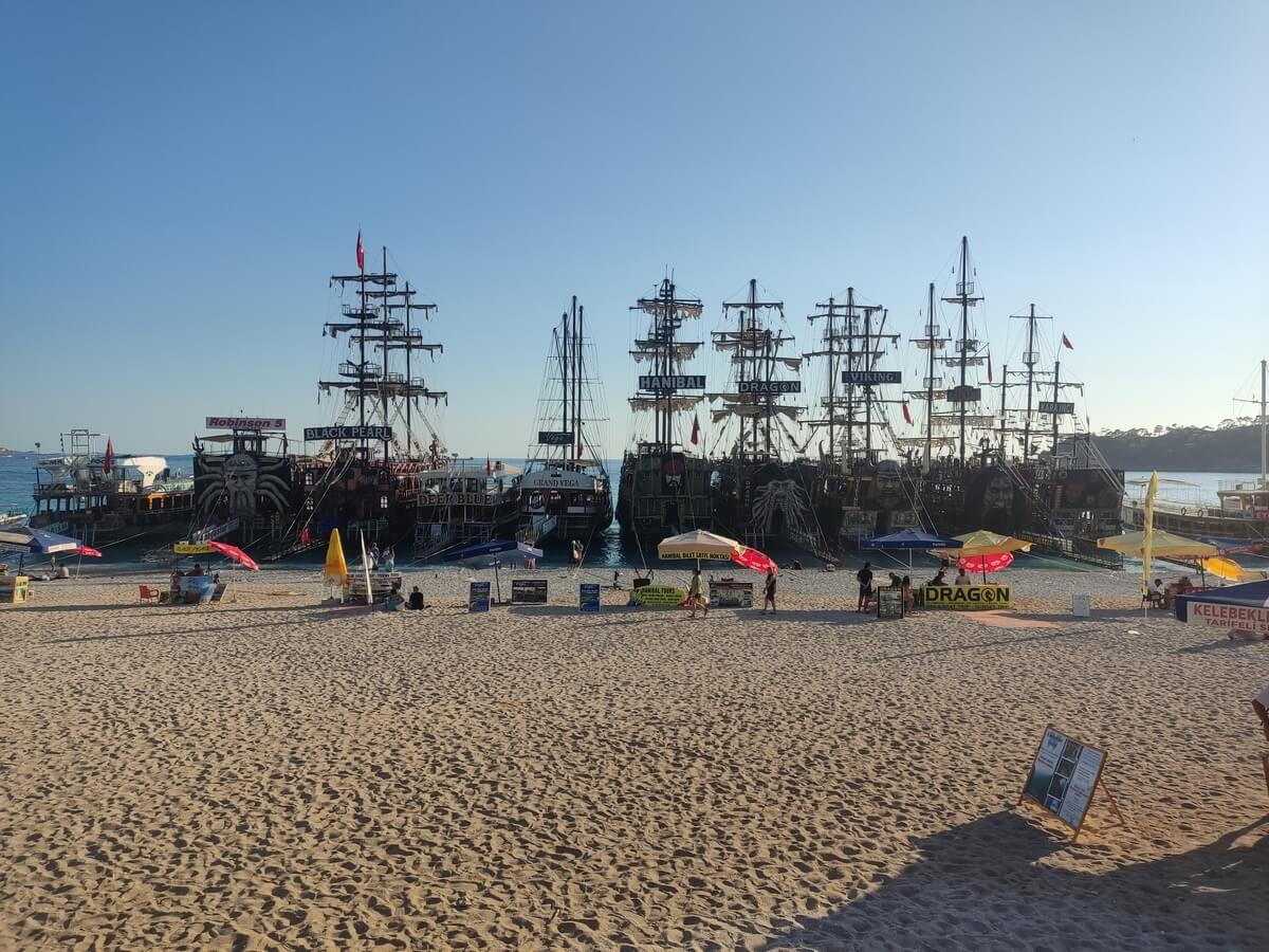 pirate ship boats in oludeniz